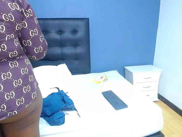 LustyEbonymilf webcam