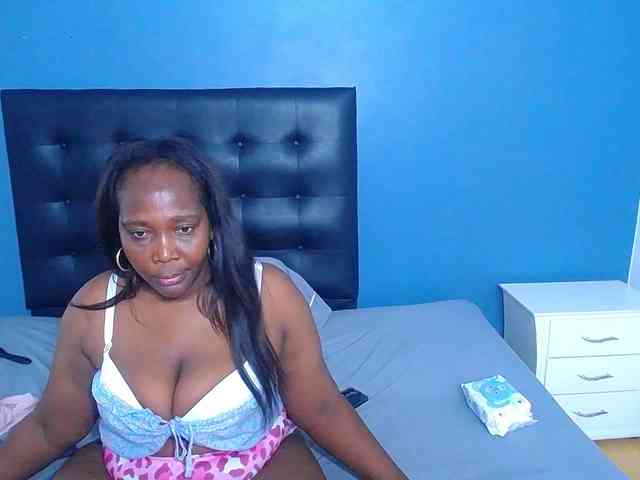 LustyEbonymilf webcam