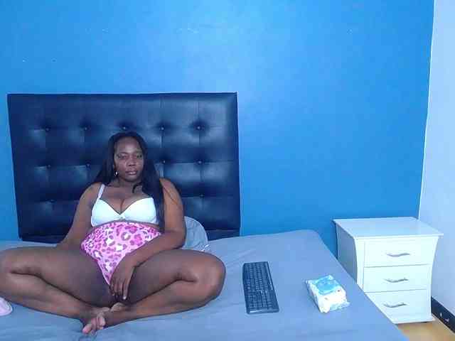 LustyEbonymilf webcam