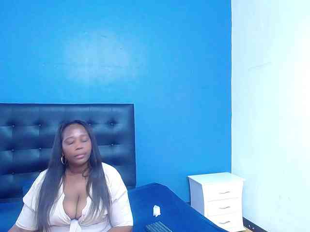 LustyEbonymilf webcam