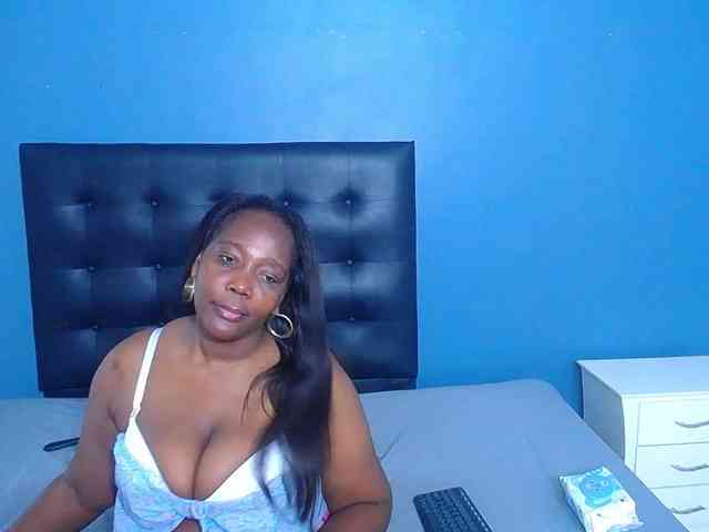 LustyEbonymilf webcam