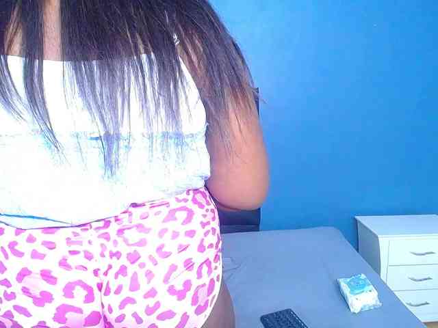 LustyEbonymilf webcam