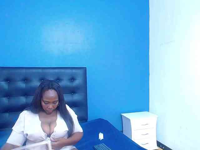 LustyEbonymilf webcam