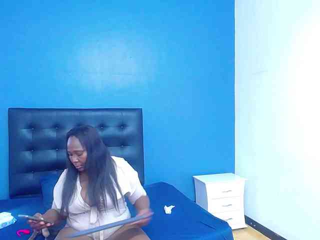 LustyEbonymilf webcam