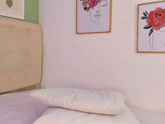 AntonellaBarone webcam