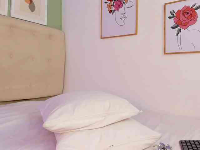 AntonellaBarone webcam