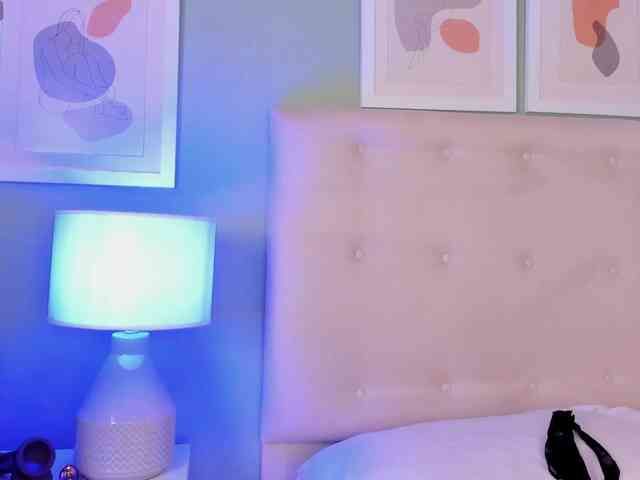 AntonellaBarone webcam