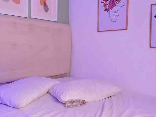 AntonellaBarone webcam