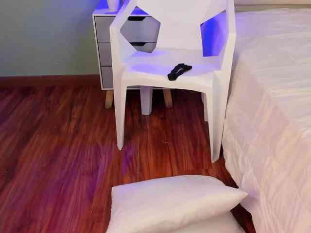 AntonellaBarone webcam