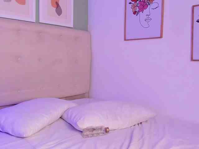 AntonellaBarone webcam