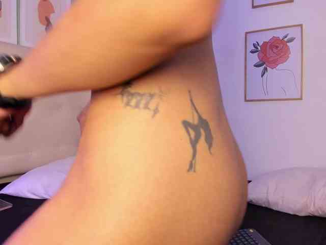 AntonellaBarone webcam