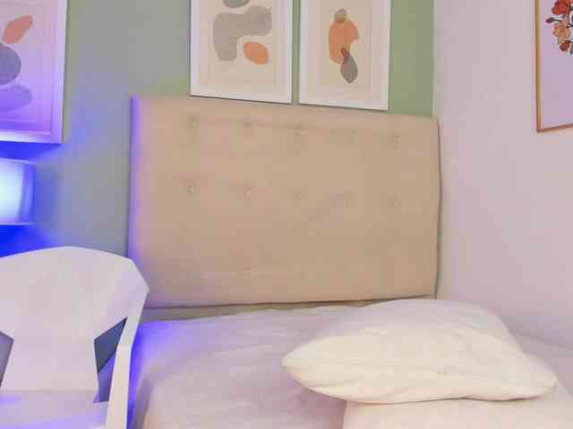 AntonellaBarone webcam