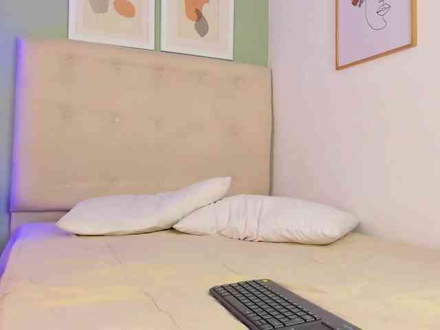 AntonellaBarone webcam