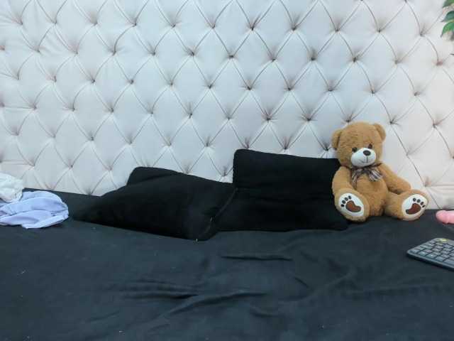 Holly-Sly's BongaCams show and profile