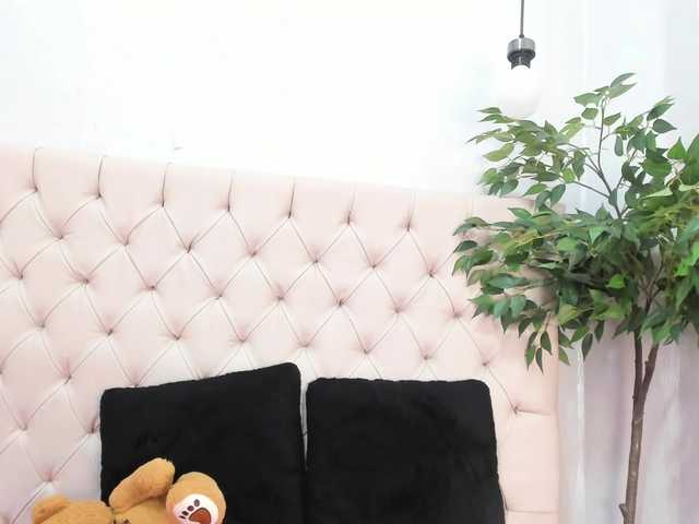 Holly-Sly's BongaCams show and profile