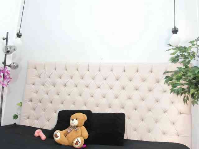 Holly-Sly Live Webcam on BongaCams