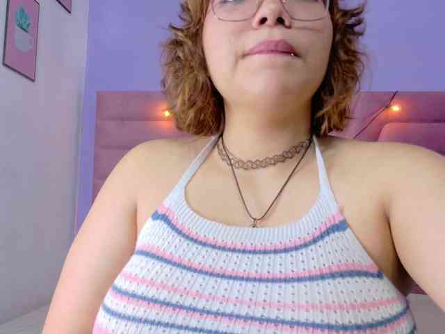 cutiecurvyForeign cutiecurvyForeign