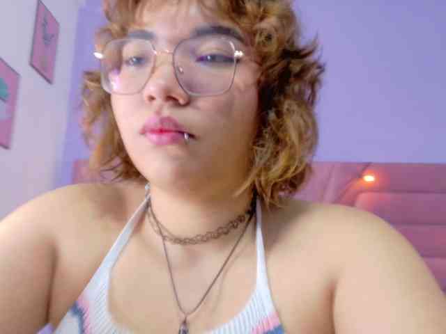 cutiecurvyForeign cutiecurvyForeign