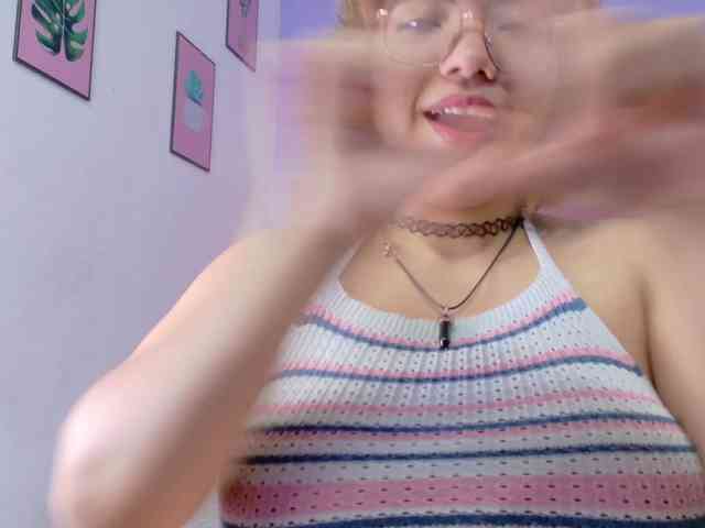 cutiecurvyForeign cutiecurvyForeign