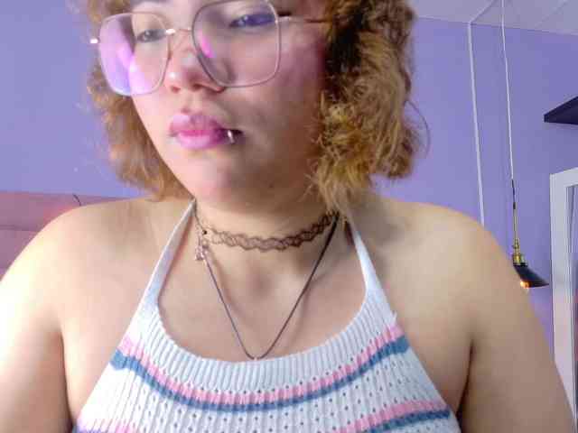 cutiecurvyForeign cutiecurvyForeign