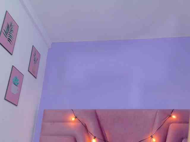 cutiecurvyForeign cutiecurvyForeign