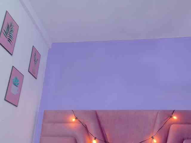 cutiecurvyForeign cutiecurvyForeign