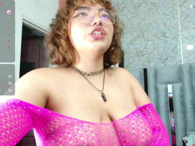 cutiecurvyForeign cutiecurvyForeign