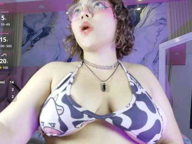 cutiecurvyForeign cutiecurvyForeign