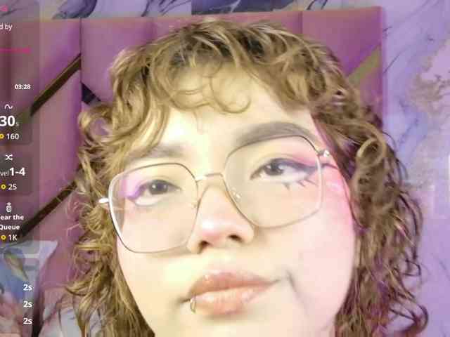 cutiecurvyForeign cutiecurvyForeign