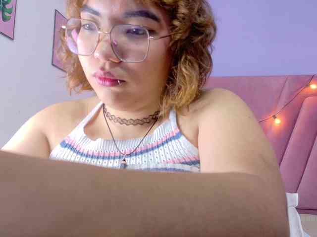 cutiecurvyForeign cutiecurvyForeign