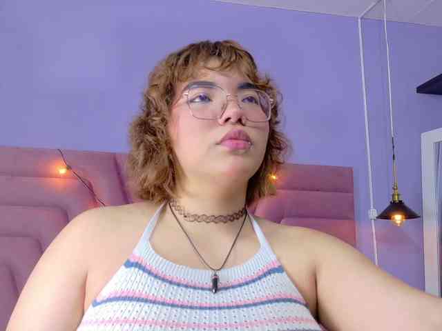 cutiecurvyForeign cutiecurvyForeign