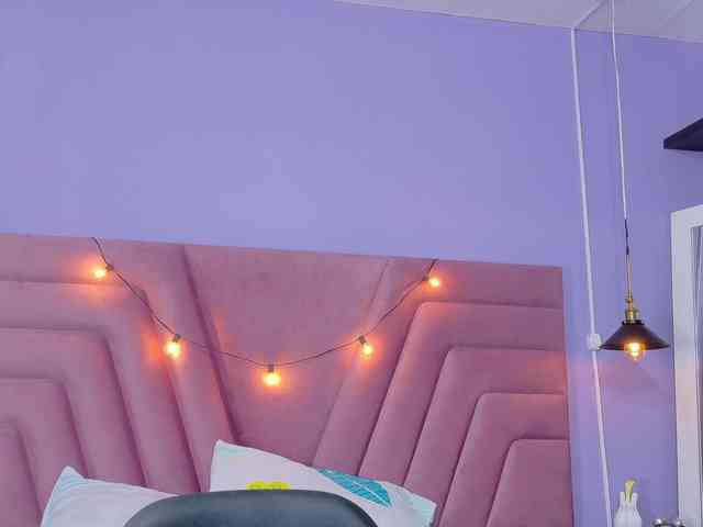 cutiecurvyForeign cutiecurvyForeign