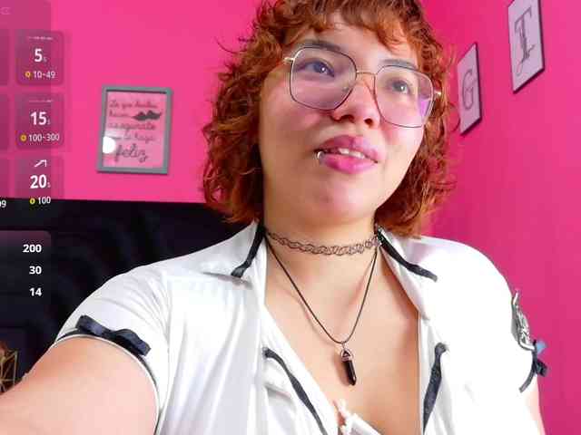 cutiecurvyForeign cutiecurvyForeign