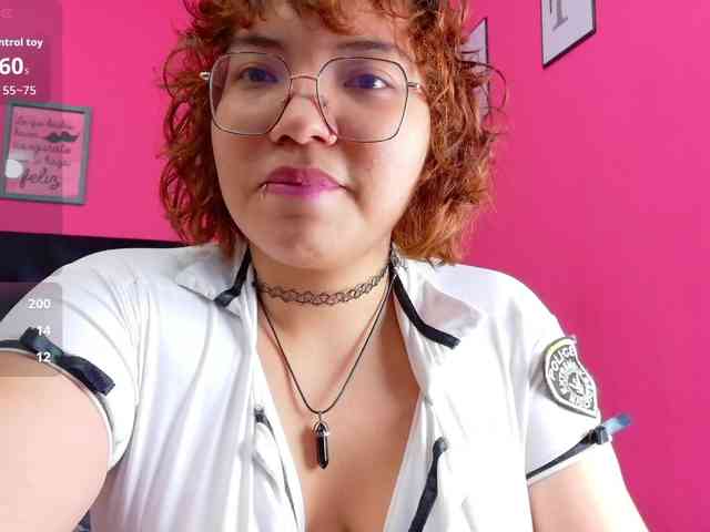 cutiecurvyForeign cutiecurvyForeign