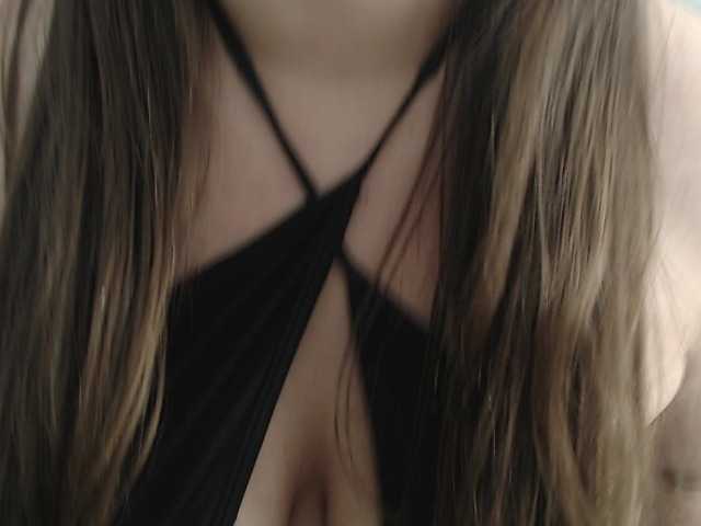 LucyOwen18's BongaCams show and profile