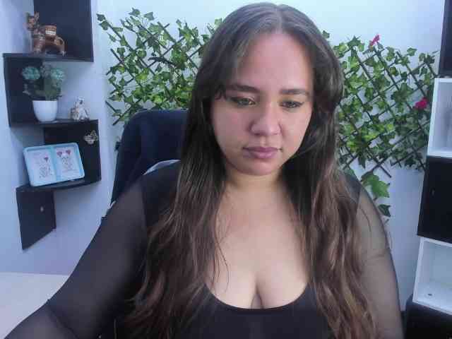 LucyOwen18 webcam