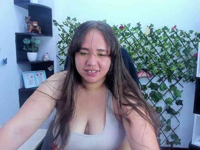 LucyOwen18 webcam