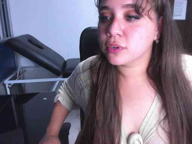 LucyOwen18 webcam