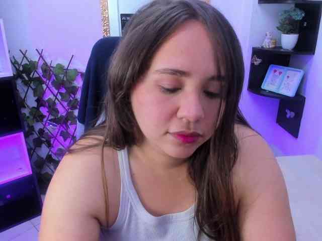 LucyOwen18 webcam
