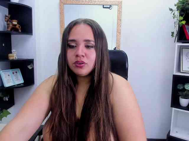 LucyOwen18 webcam