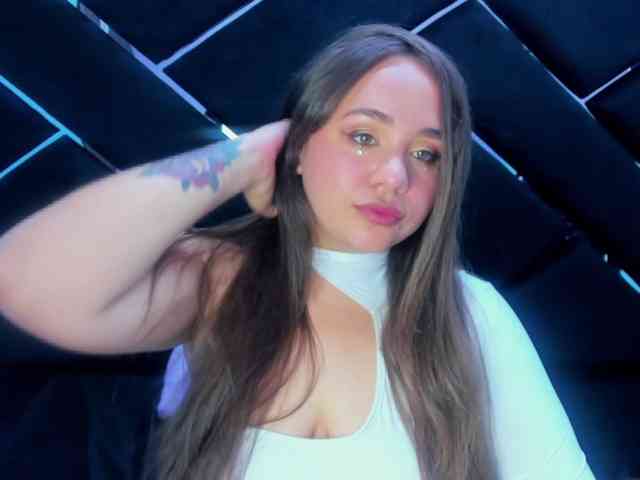 LucyOwen18 webcam