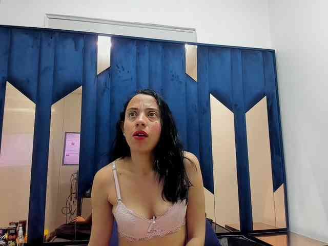 PerlaJhonsonRs webcam