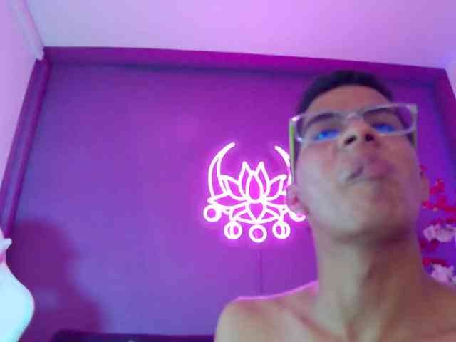 Noah-Greenhart Noah-Greenhart