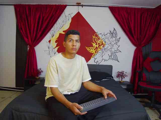 Noah-Greenhart Noah-Greenhart