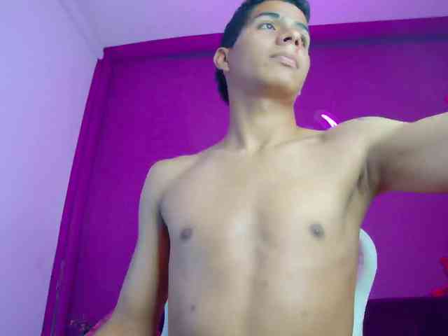 Noah-Greenhart Live Webcam on BongaCams