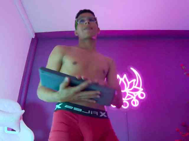 Noah-Greenhart Noah-Greenhart