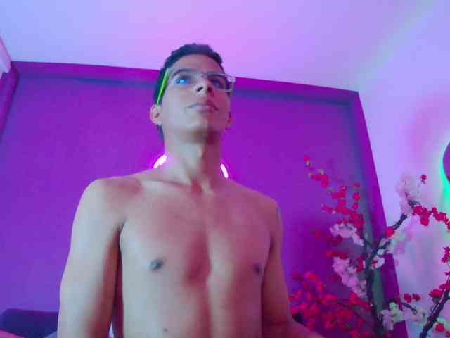 Noah-Greenhart Noah-Greenhart