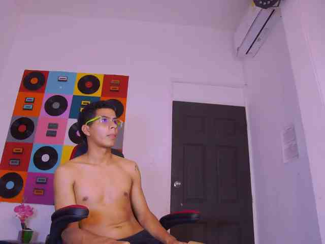 Noah-Greenhart Live Webcam on BongaCams