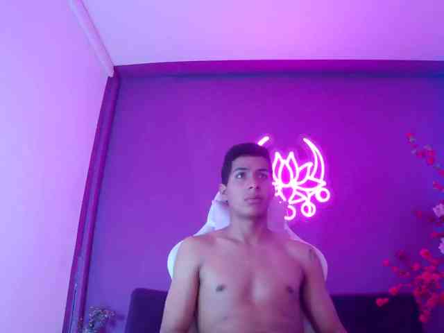 Noah-Greenhart Live Webcam on BongaCams