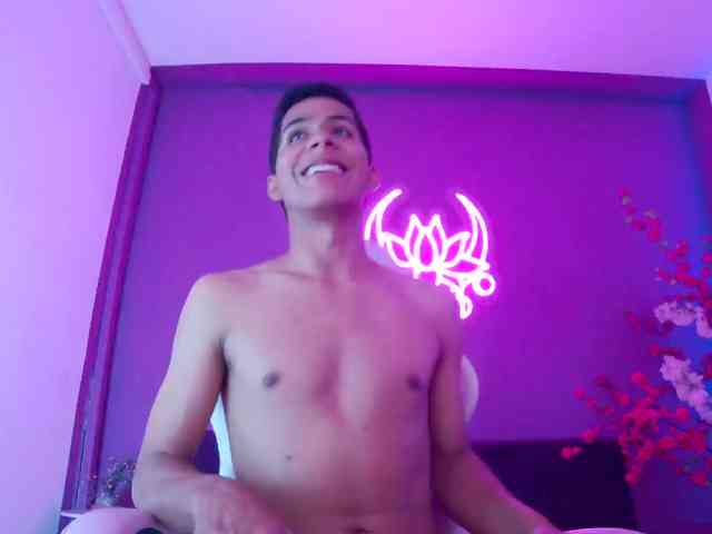 Noah-Greenhart Live Webcam on BongaCams